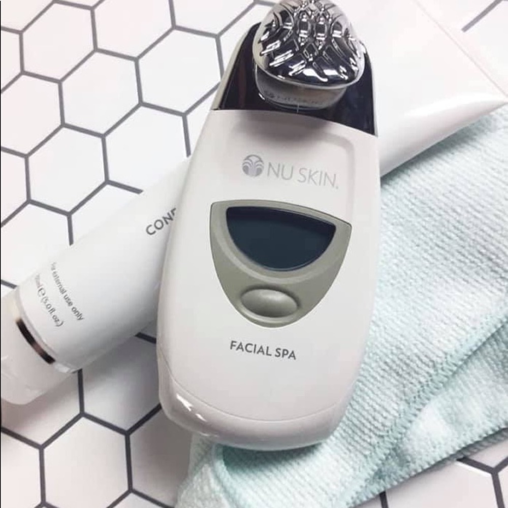 Nuskin facial spa with attachment